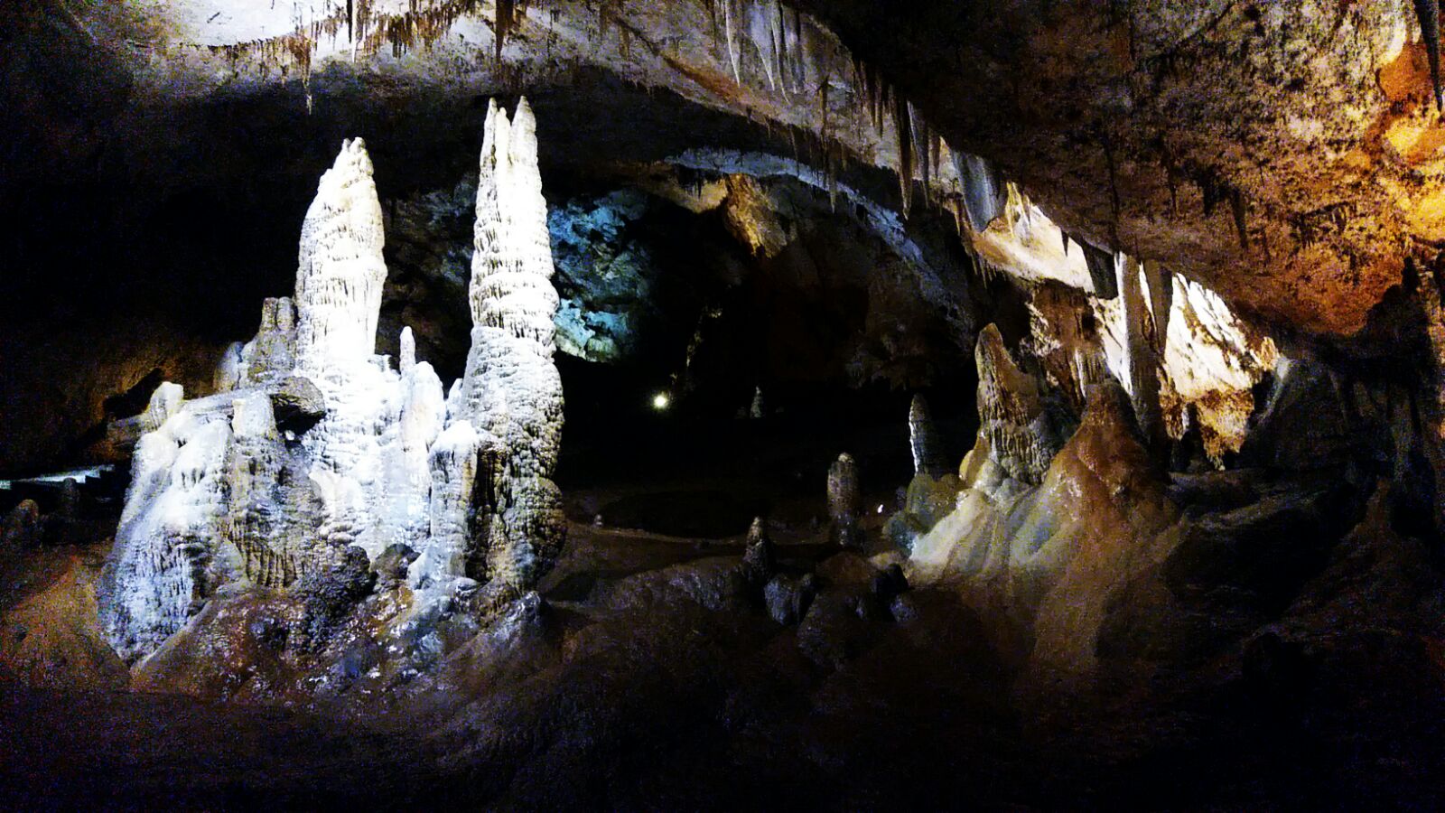 Jaskinia Lipa w Czarnogórze.