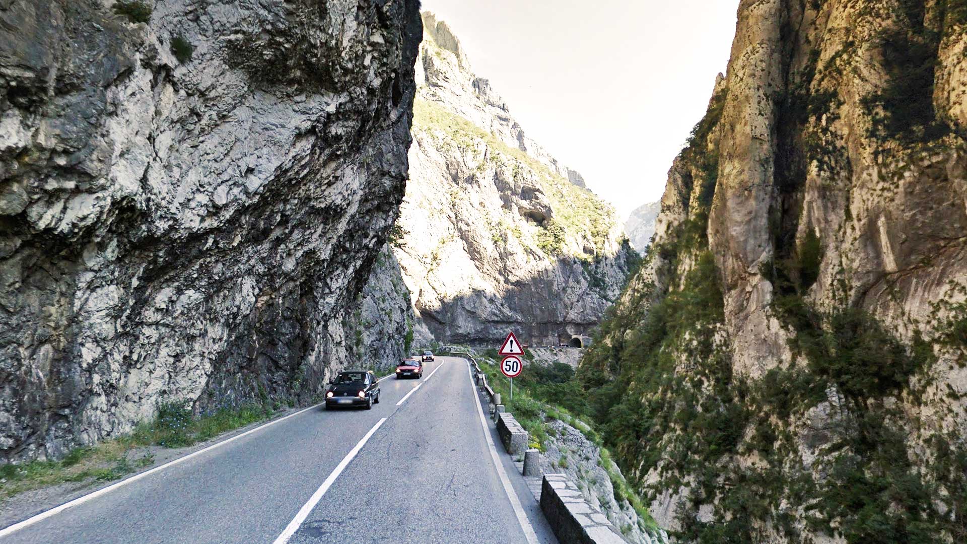Droga przez kanion Moraca.