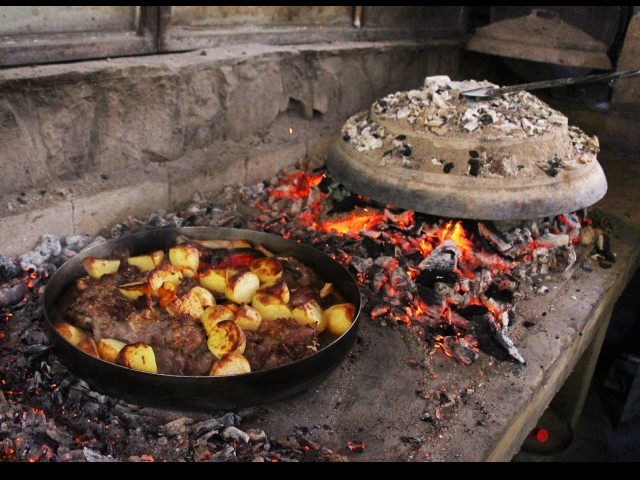 Będąc na północy kraju, wato jeść tradycyjne dania mięsne. 
